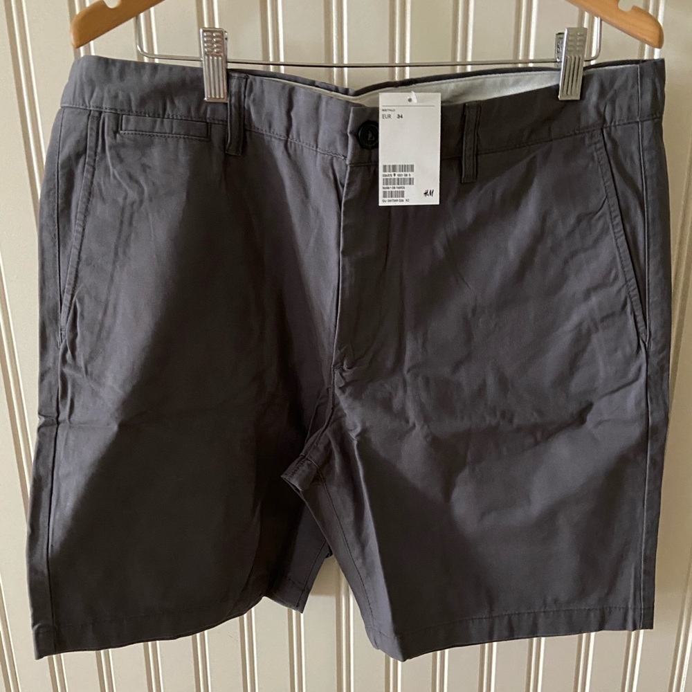 New H & M Dark Grey Flat Front Men’s Shorts.